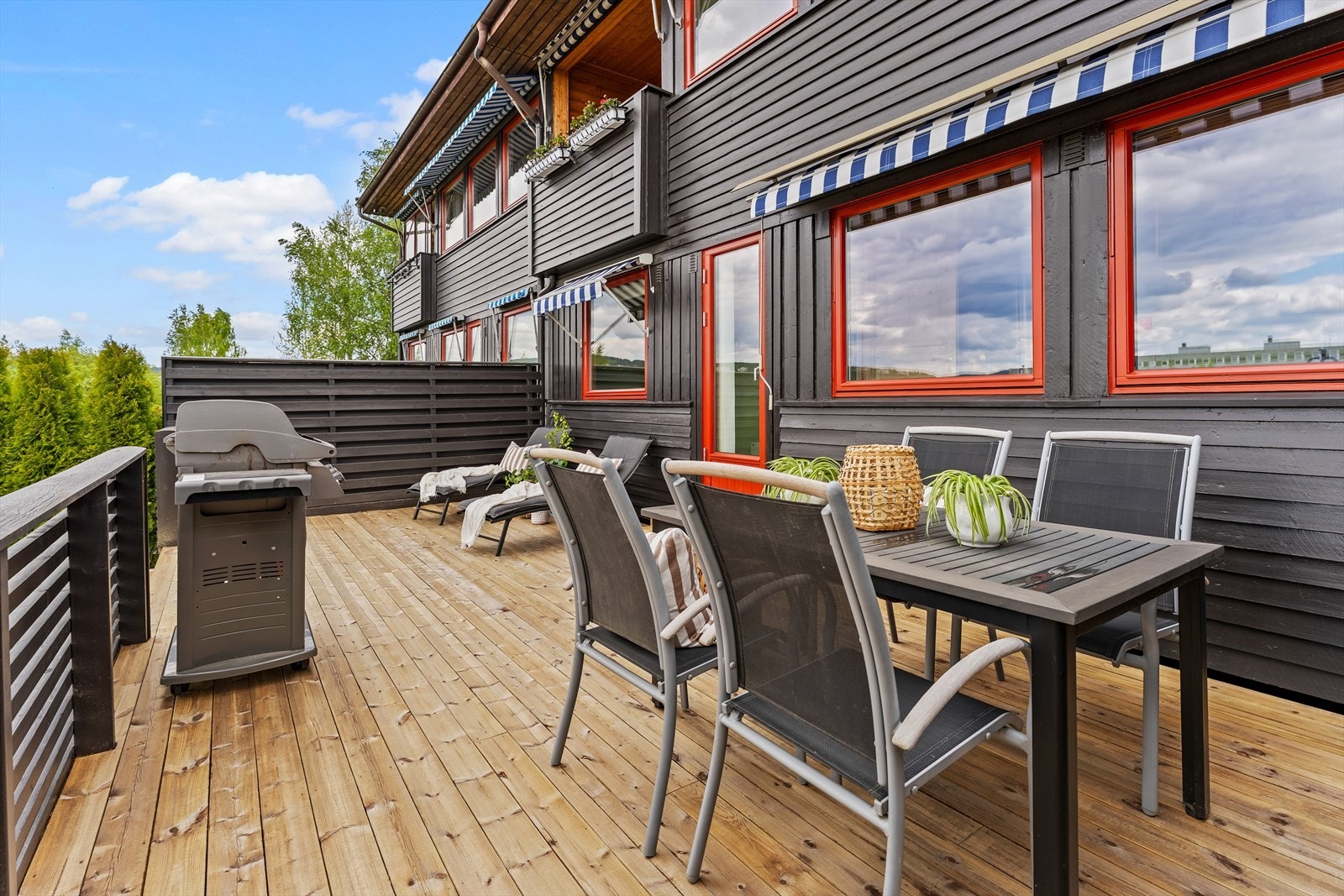 En perfekt uteplass for å nyte ettermiddags- og kveldssolen. Galleribilde
