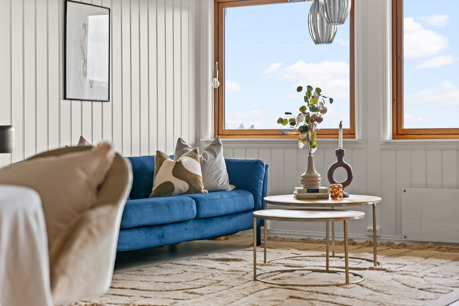 De store vindusflatene gir en god romfølelse. Galleribilde