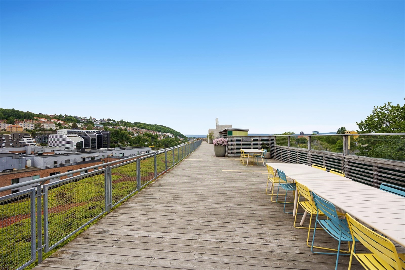 Beboerne har tilgang til den flotte og populære takterrassen "Poppes promenade" med panoramautsikt over Oslo Galleribilde