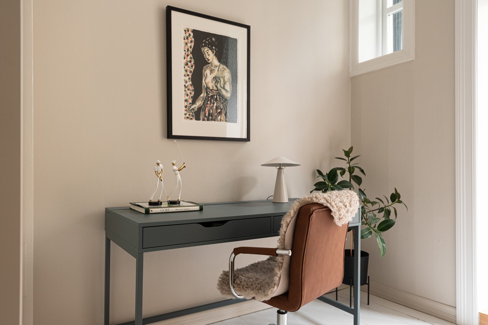 Dette rommet vender også mot rolig bakgård Galleribilde