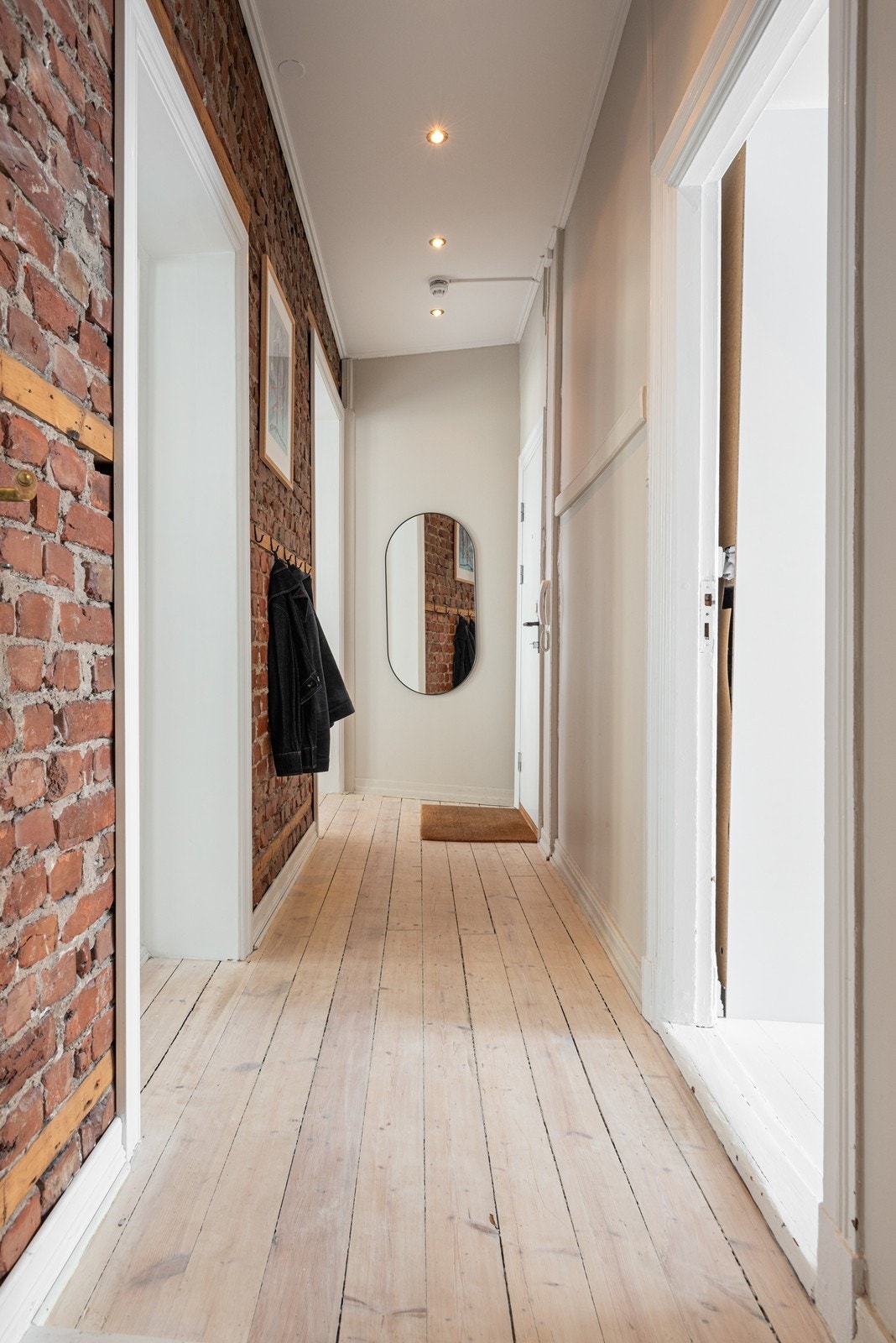 Innbydende gang med sjarmerende detaljer Galleribilde