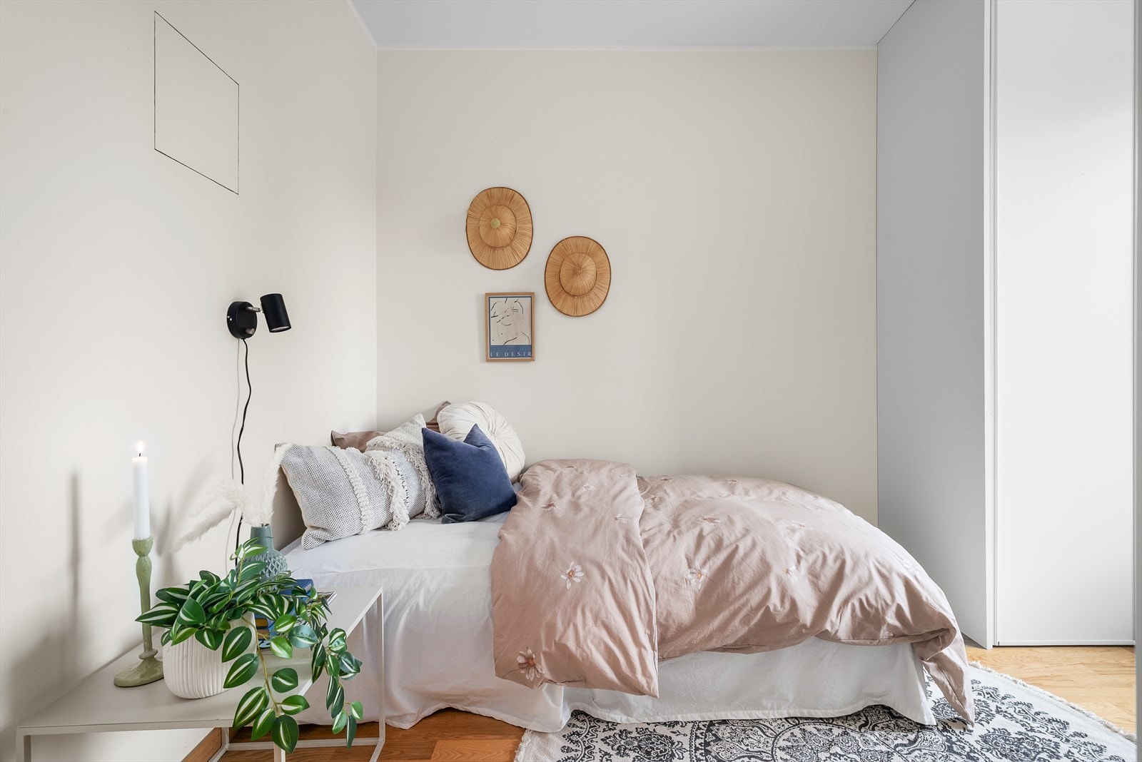 Det andre soverommet er på 7,2 m² og byr på gode innredningsmuligheter med plass til både dobbeltseng og garderobe. Galleribilde