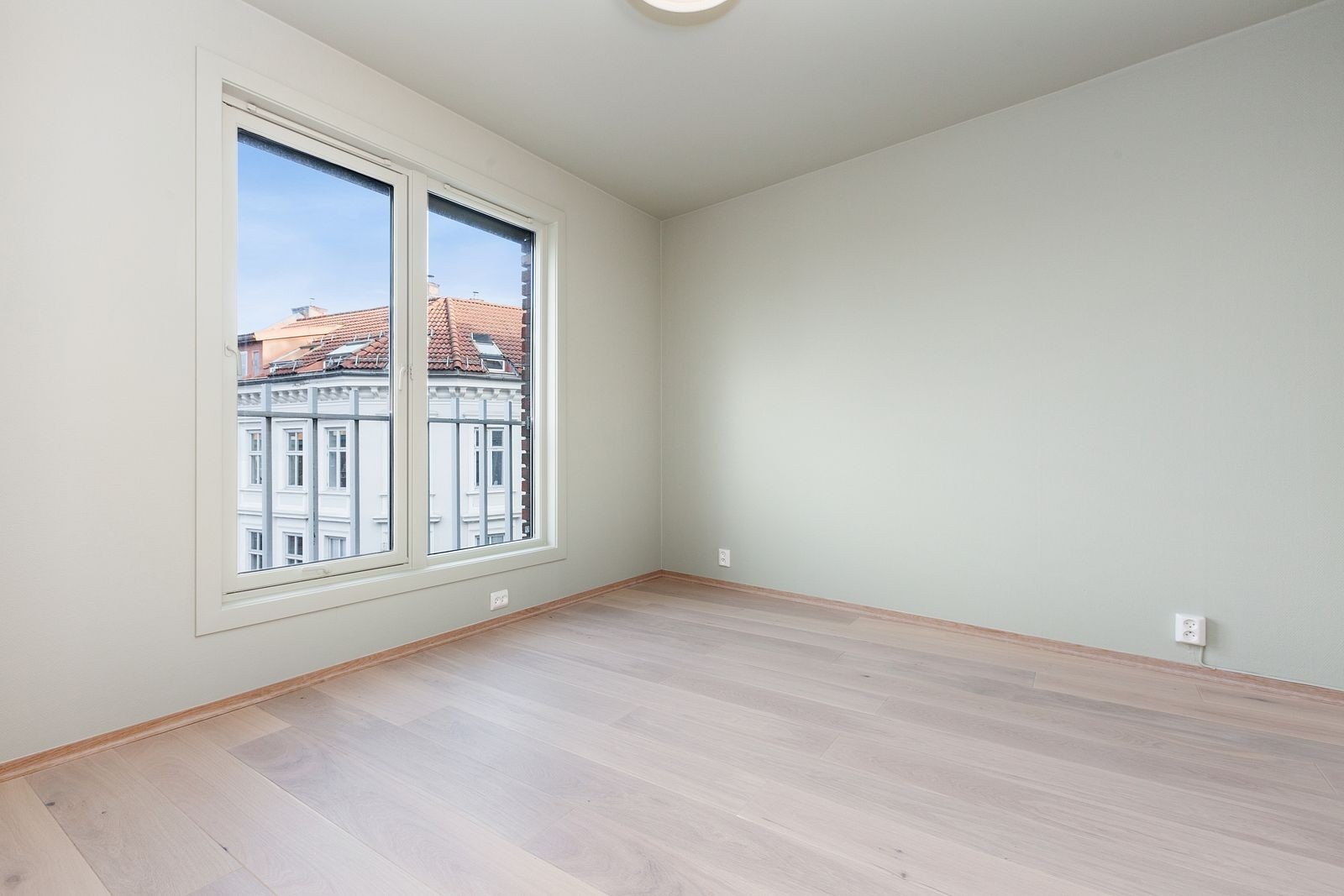 Soverom 1 med garderobe Galleribilde