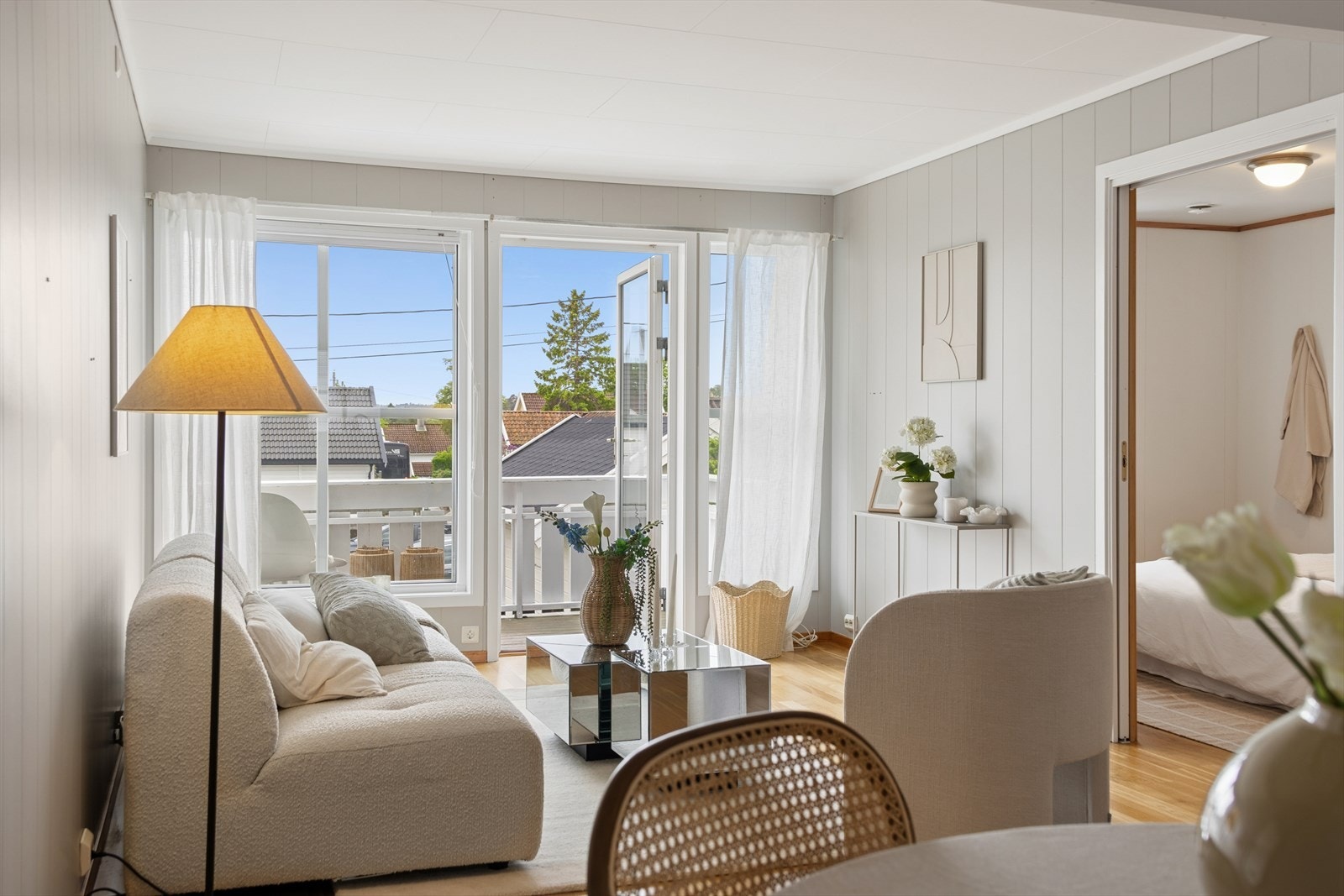 Vinduer med 2-lags isolerglass bidrar til et behagelig inneklima. Galleribilde