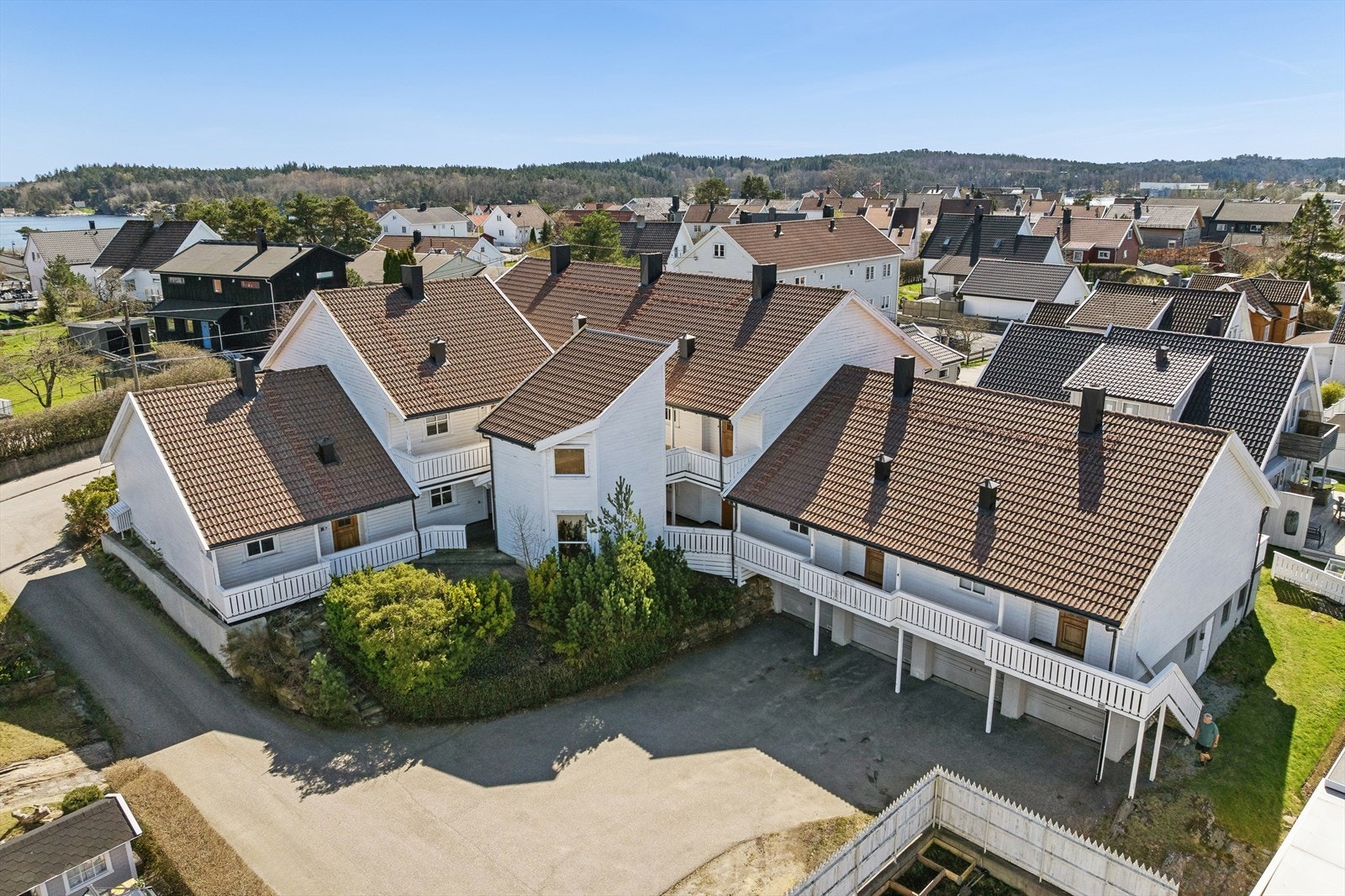 I tillegg til garasjeplass følger det med en ekstern bod på 4 m² i kjelleren. Galleribilde