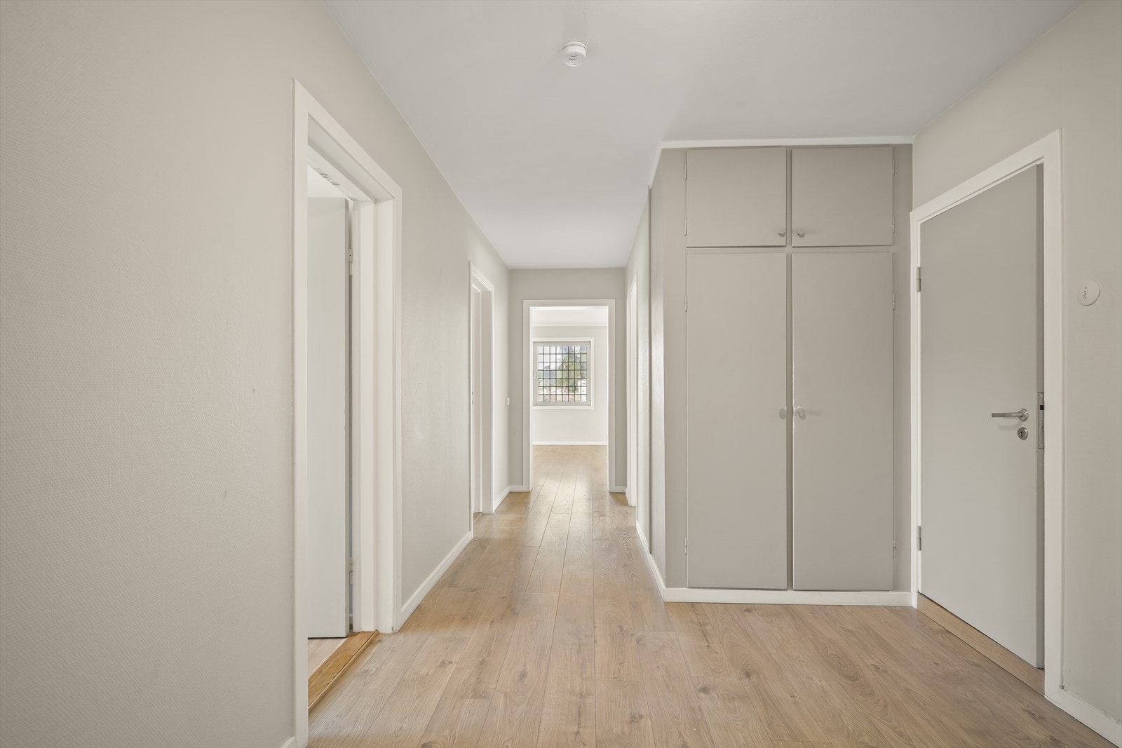 Hall/ gang med integrert garderobe Galleribilde