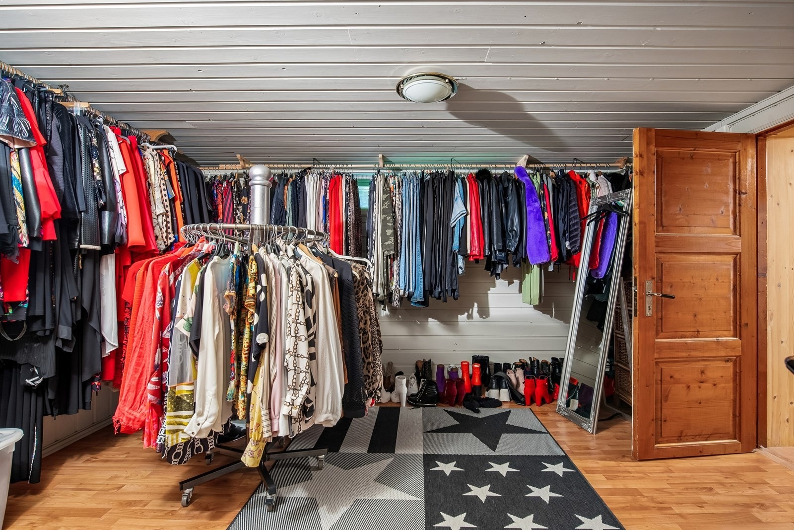 Rom i kjeller som i dag benyttes som walk-in garderobe Galleribilde
