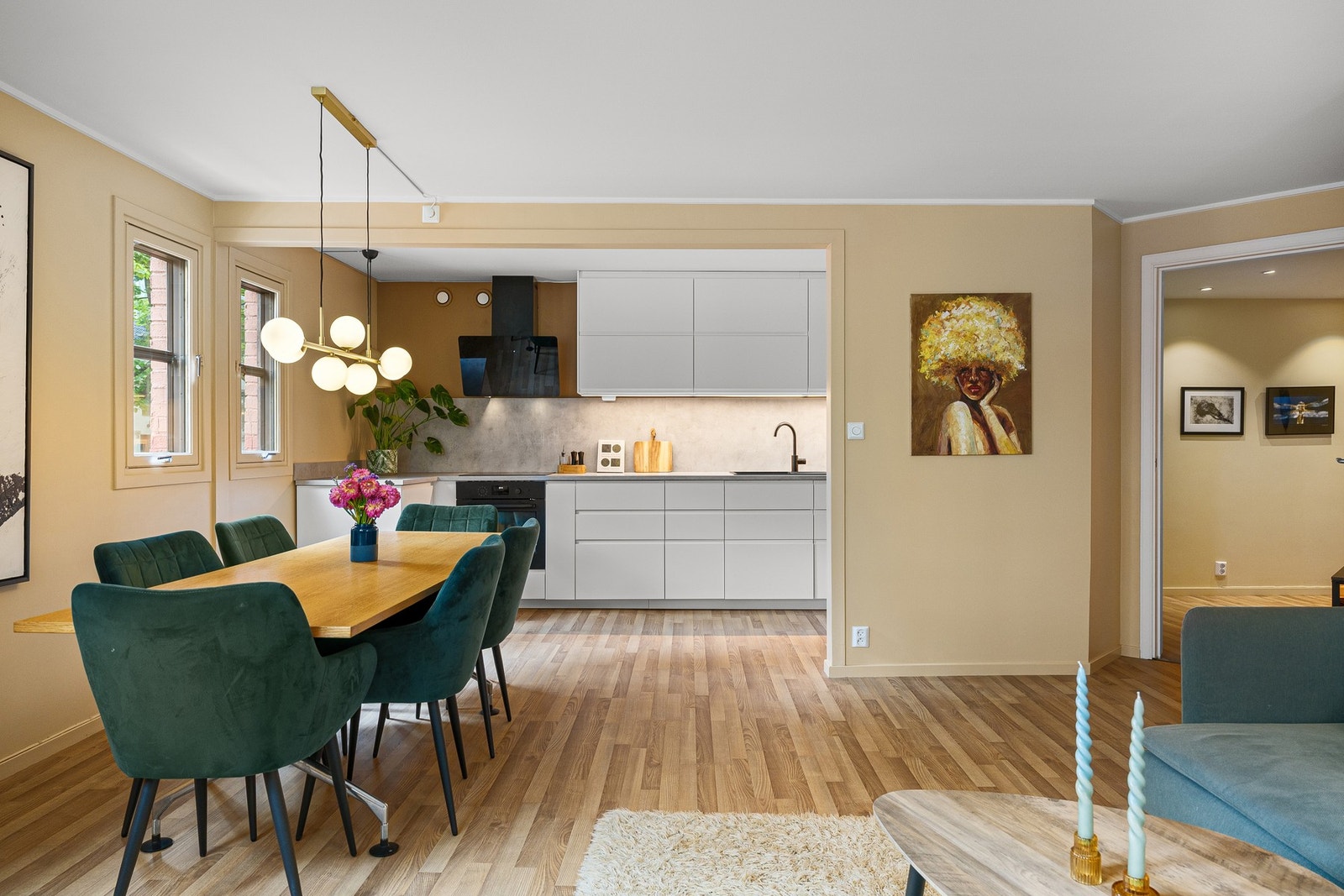 Det er installert Plejd Smart light system i hele leiligheten (bortsett fra bad) i 2025. Galleribilde