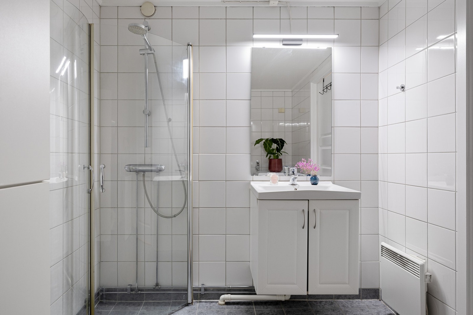 Bad med flislagte overflater. Galleribilde