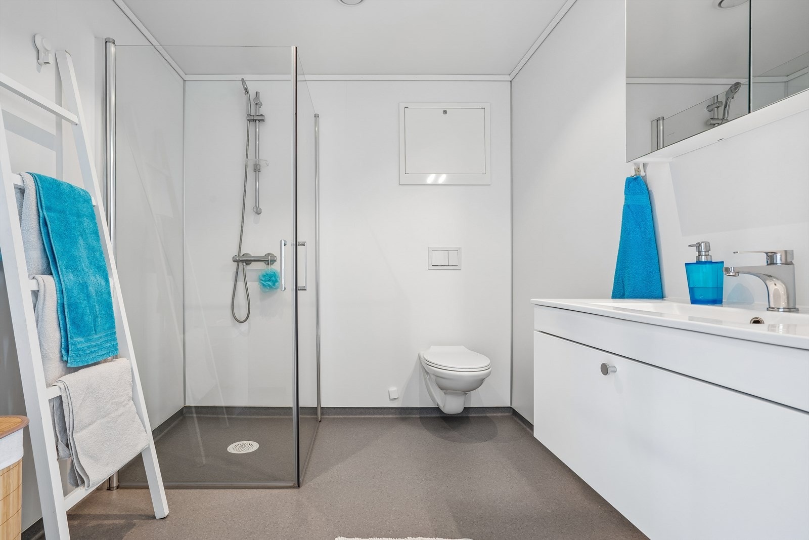 Badet er på gode 4 kvm. Galleribilde