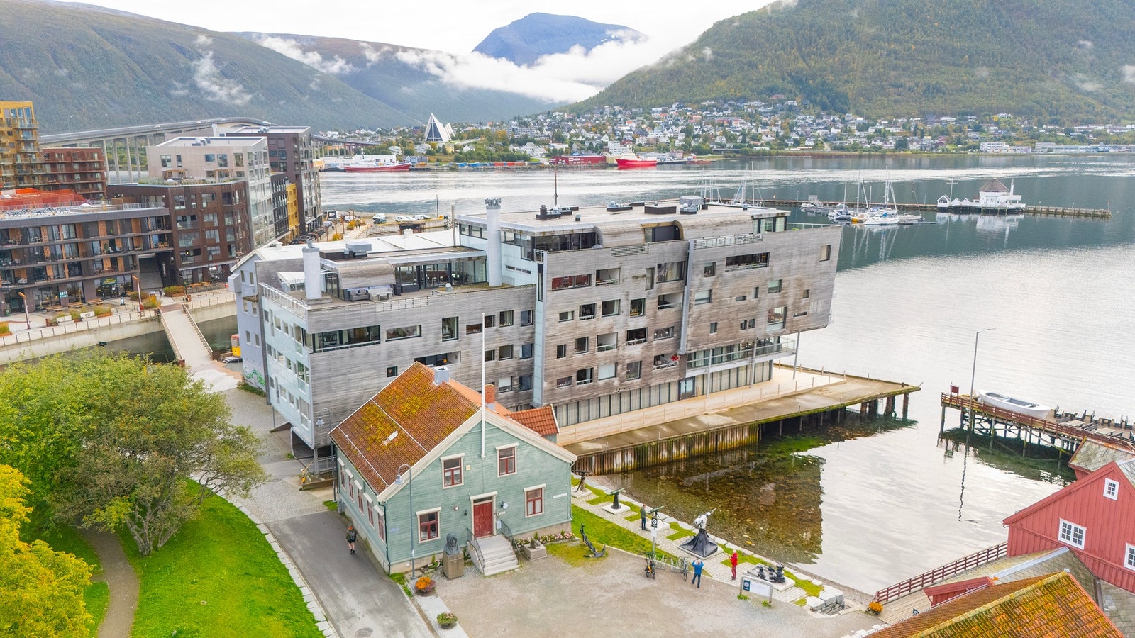 Her er det pene opparbeide utearealer og rekreasjonsmuligheter. Galleribilde