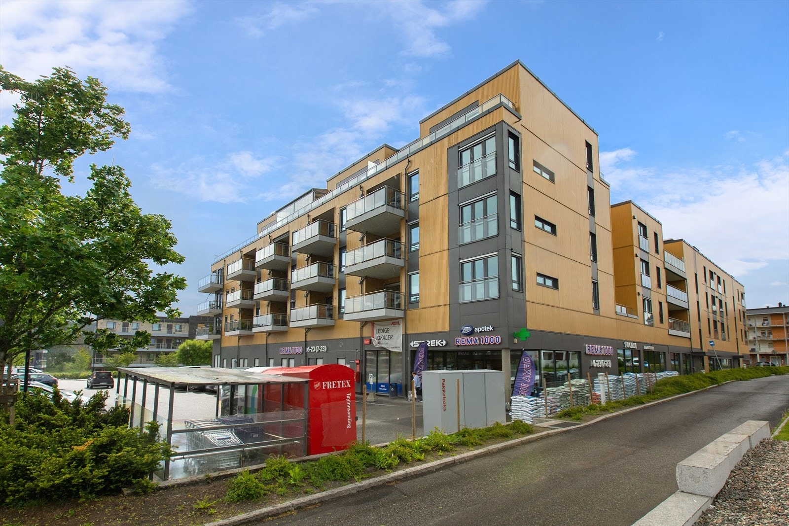 Gode kollektivforbindelser til både Gardermoen, Oslo og Lillestrøm. Galleribilde