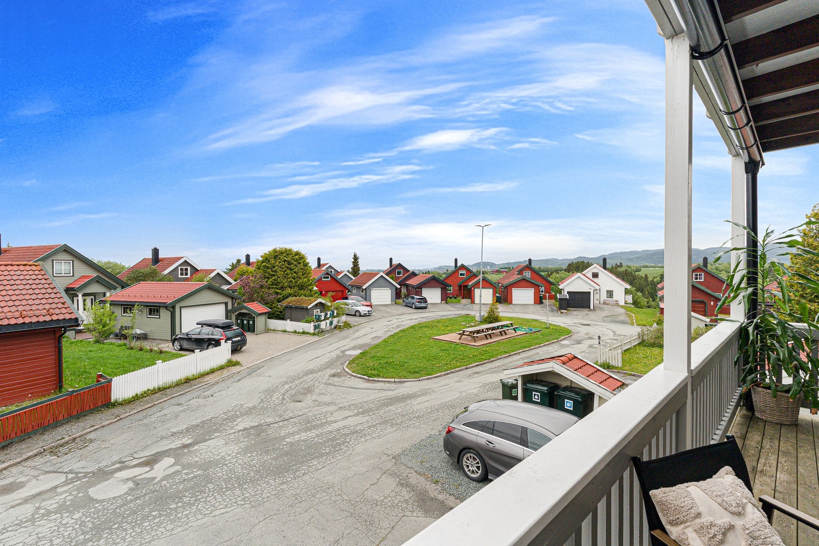 Barnevennlig område med lite trafikk, og kort vei til skoler og barnehager. Galleribilde