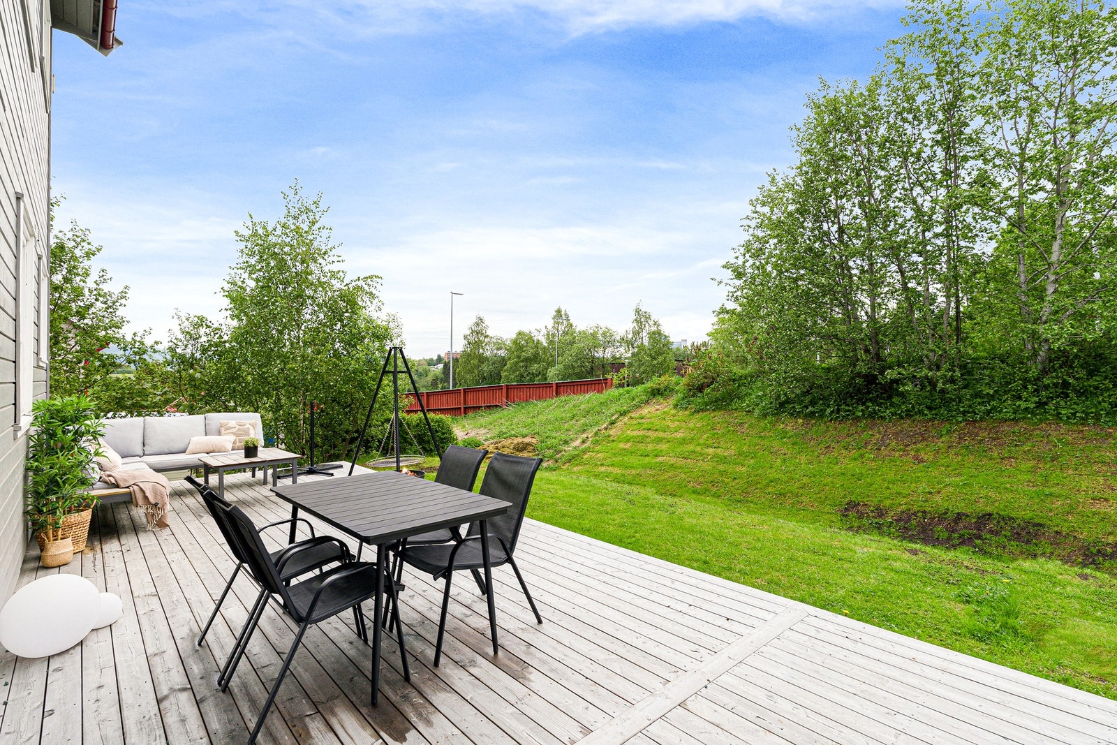 Sørvendt terrasse med ypperlige solforhold. Galleribilde