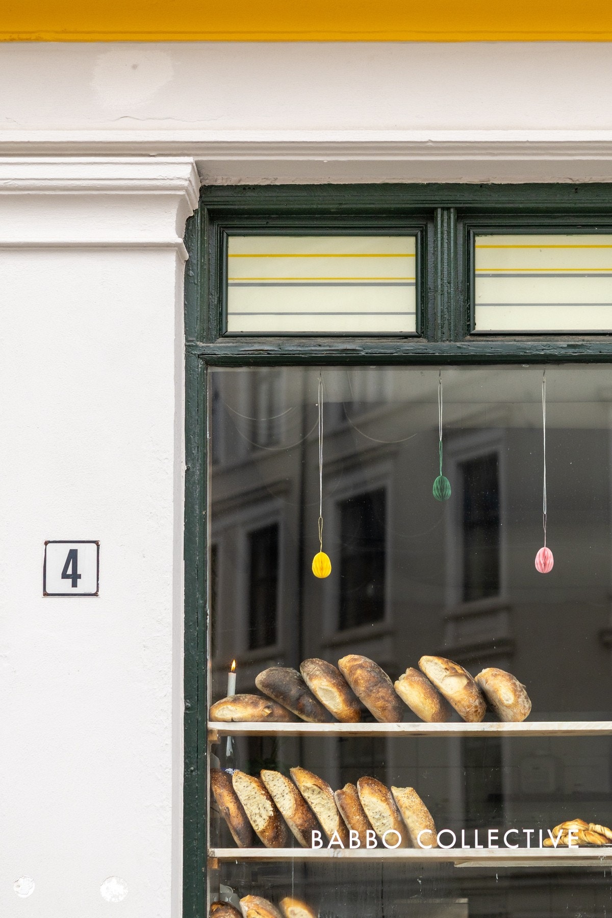 Start dagen med fersk bakst på uteserveringen til Babbo Collective. Galleribilde