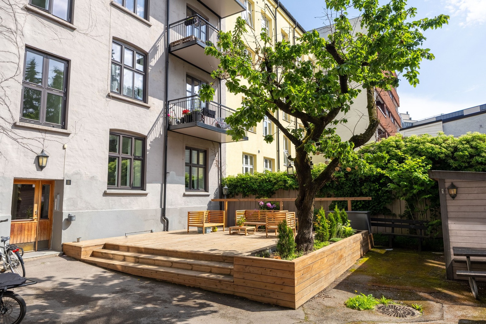 Hyggelig borettslag med gode naboforhold og flott felles bakgård. Galleribilde