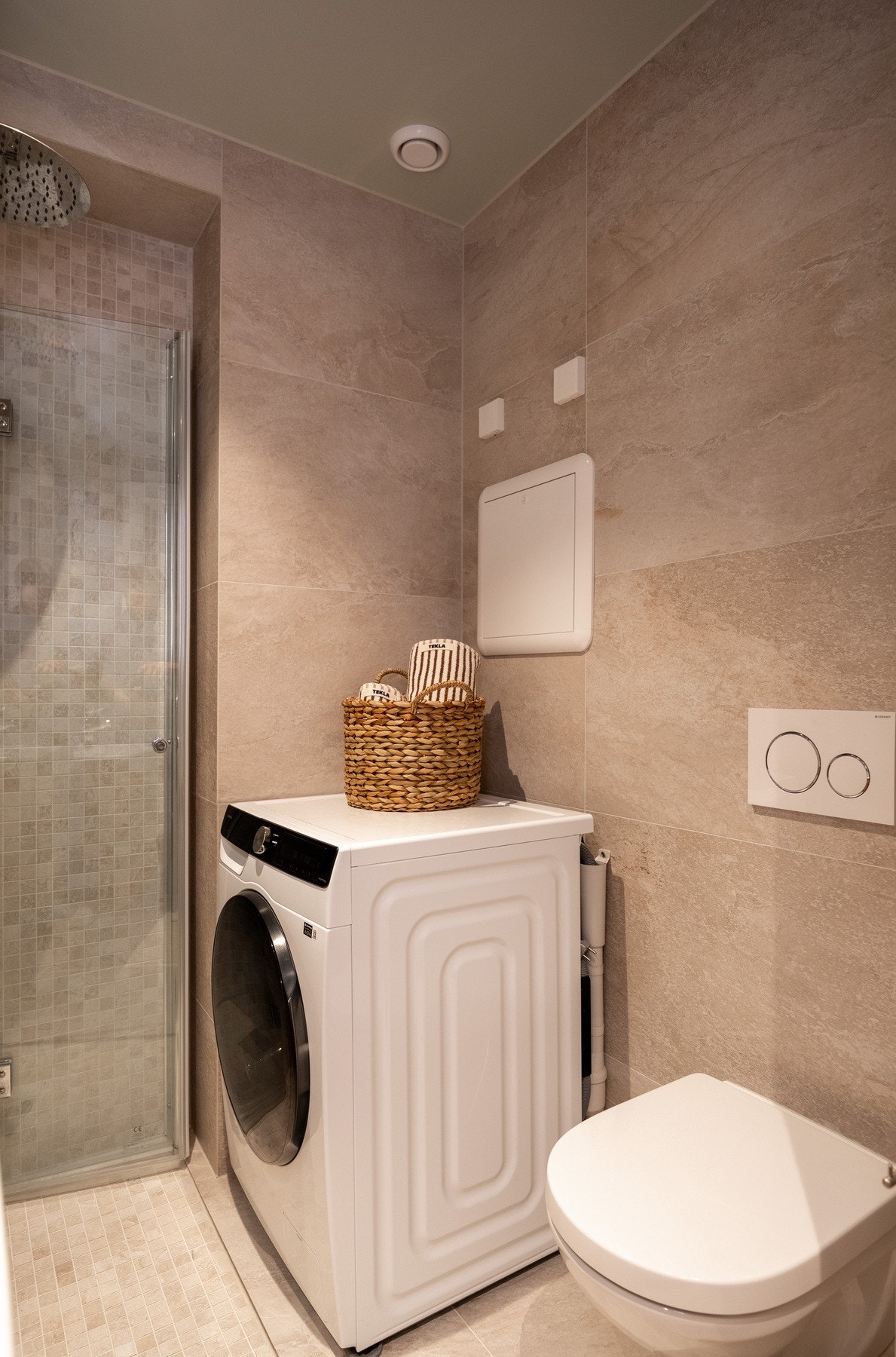 Badet har plass, opplegg for vaskemaskin. Galleribilde