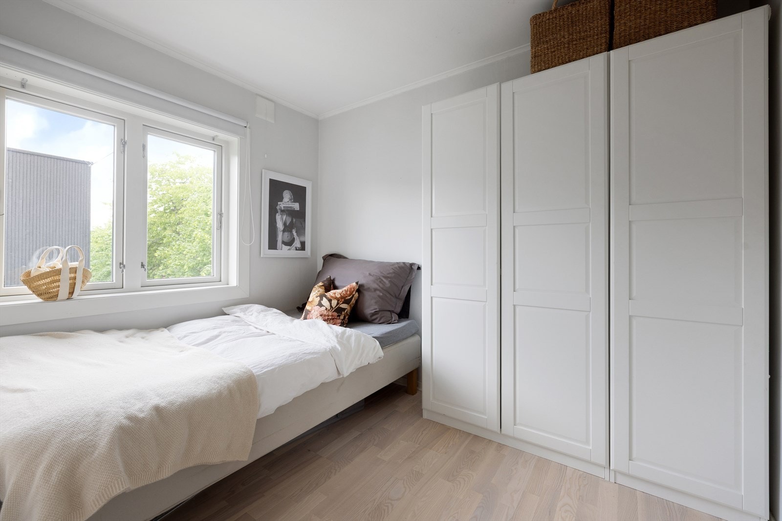 Det andre soverommet i etasjen har også plass til seng og garderobe. Galleribilde