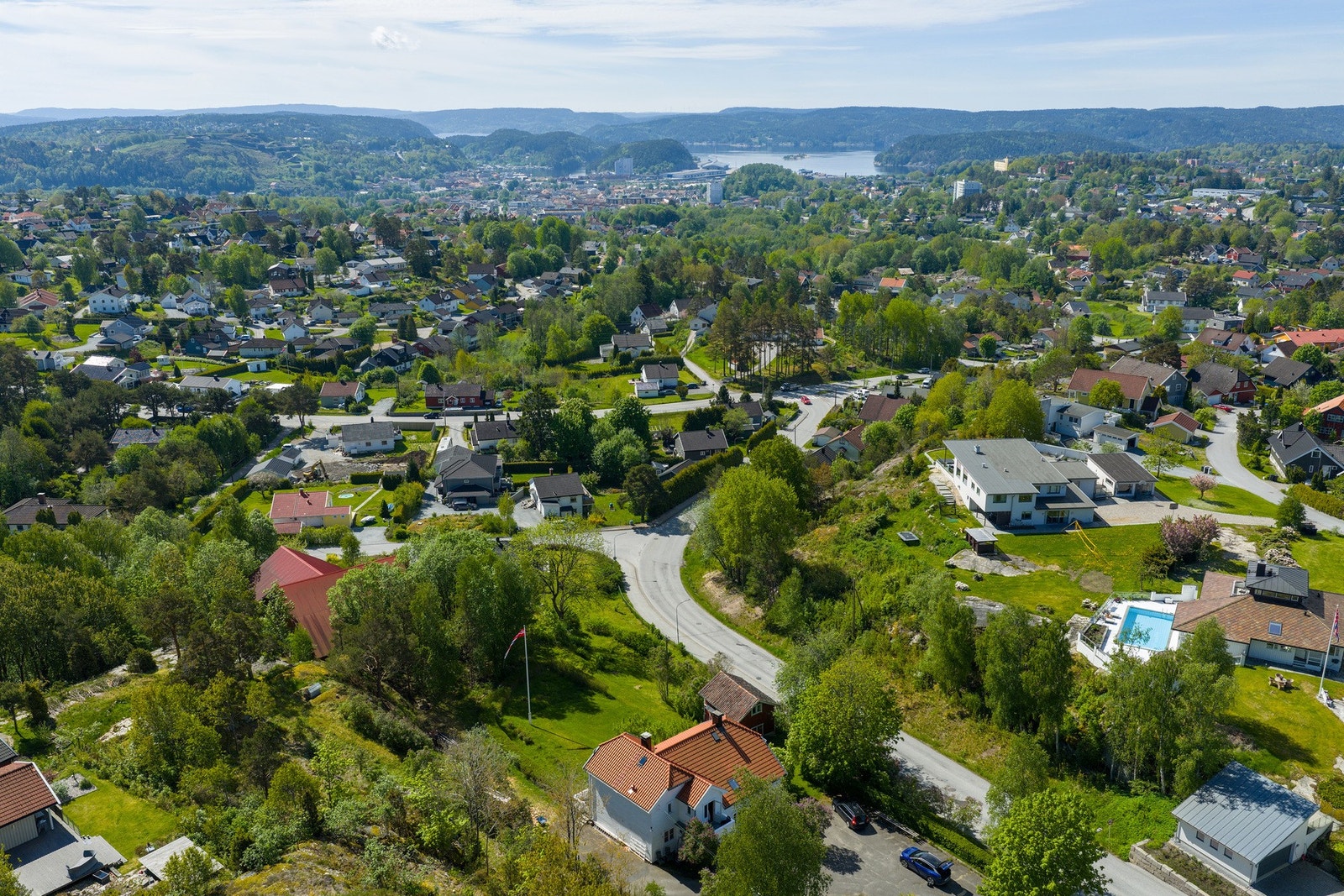 Rolige og barnevennlige omgivelser med alt av fasiliteter du måtte trenge innenfor kort kjøreavstand. Galleribilde