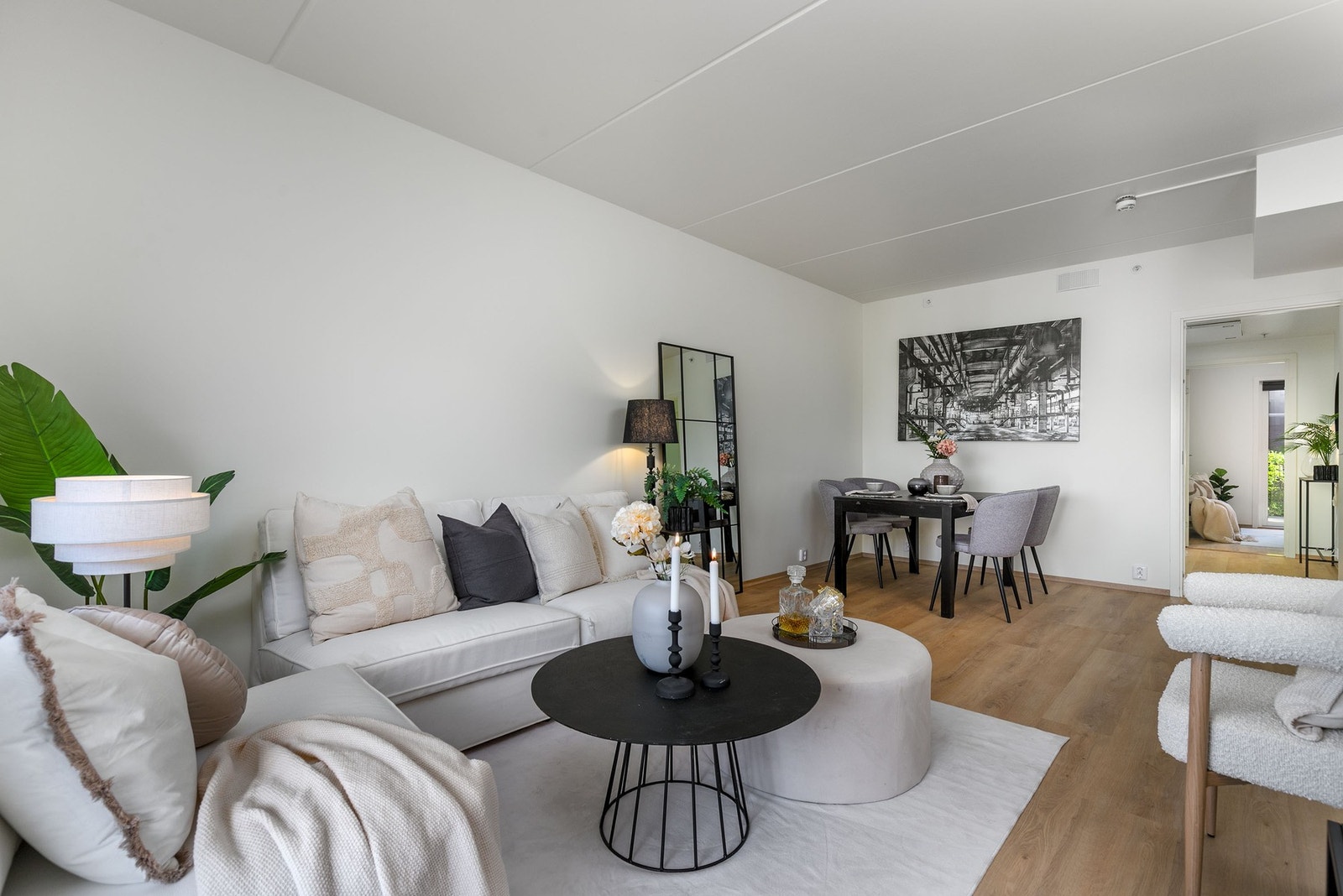 Leiligheten har oppvarming via fjernvarme samt balansert ventilasjon - en meget energieffektiv bolig Galleribilde