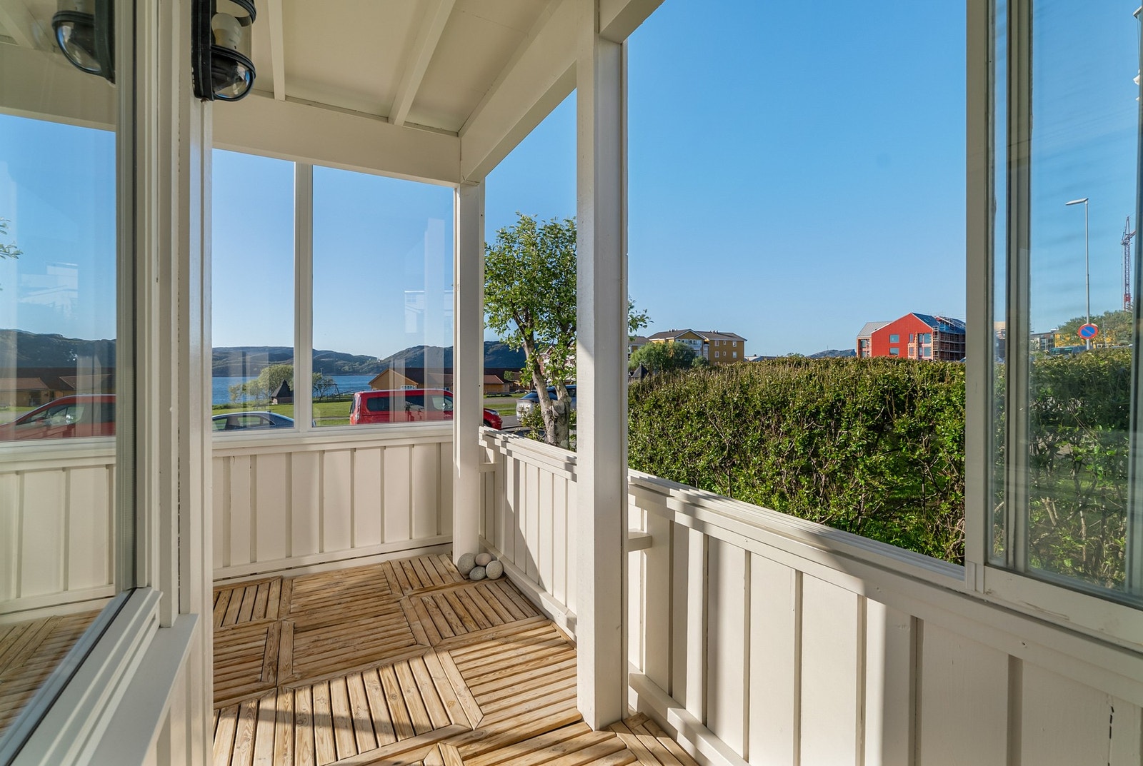 En fin forlengelse av stuen på sommerhalvåret. Galleribilde