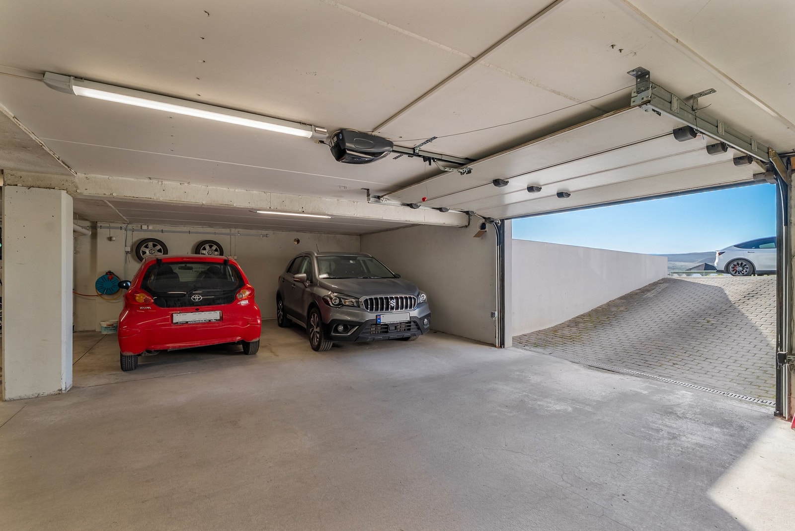Fast parkering i kjeller. Galleribilde