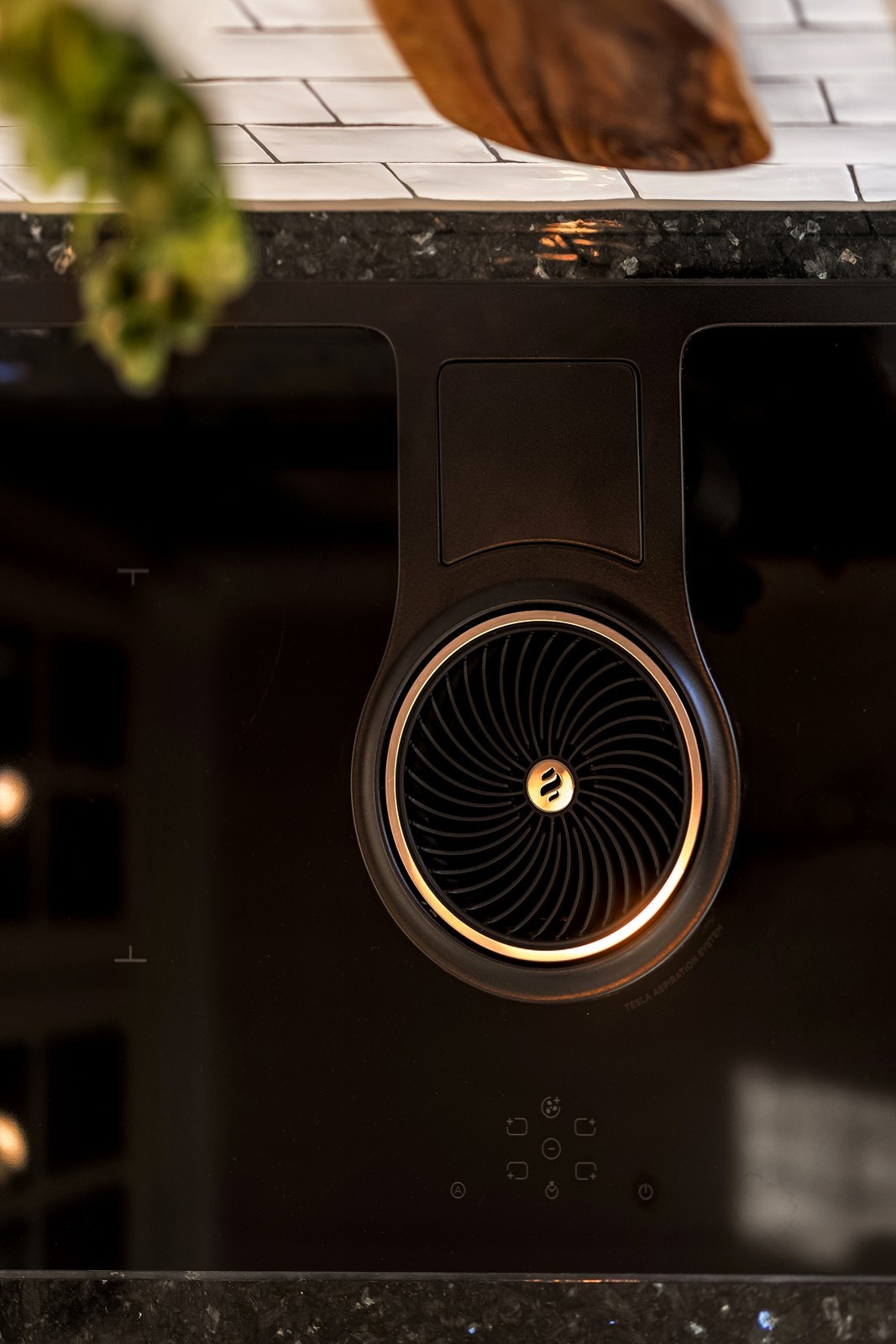 Flott platetopp med integrert ventilator. Galleribilde