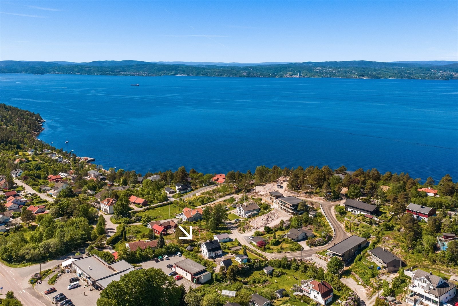 Her får du enkelt følelsen av landlig idyll og nærhet til vannet, samtidig som du har kort vei til hverdagsfasiliteter. Galleribilde