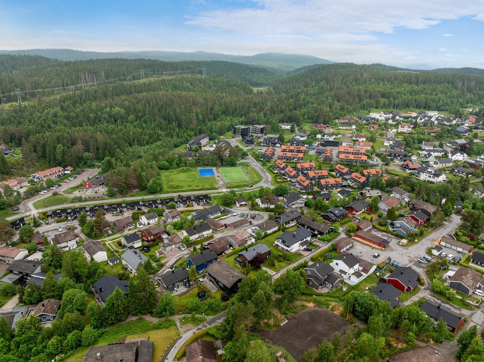 Fra boligen er det kort vei til Skyttamyra flerbruksflate og Skyttaputten ballplass Galleribilde
