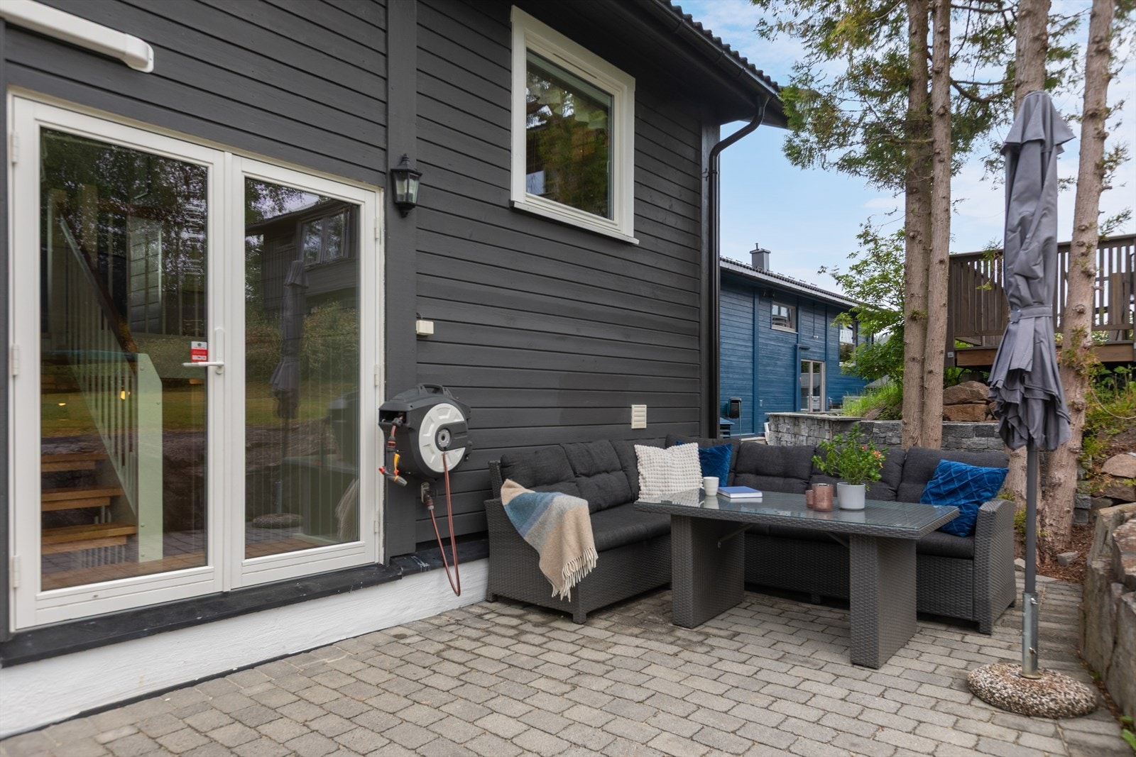 I tillegg til balkongen i andre etasje, er det en markterrasse på bakkeplan Galleribilde