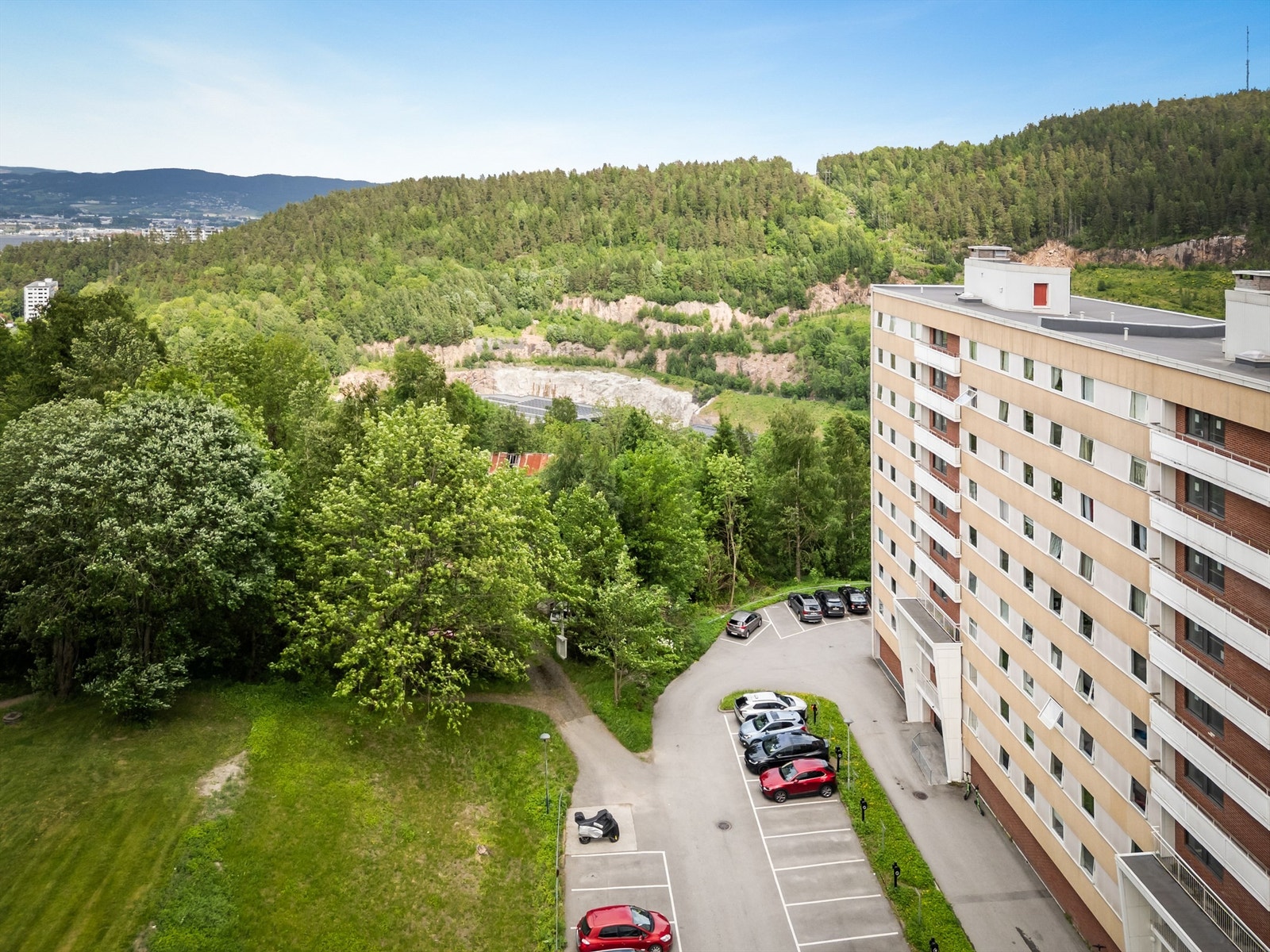 Felles overbygget inngangsparti med videre heis- og trappeadkomst til leilighetens etasjeplan (5. etasje). Galleribilde