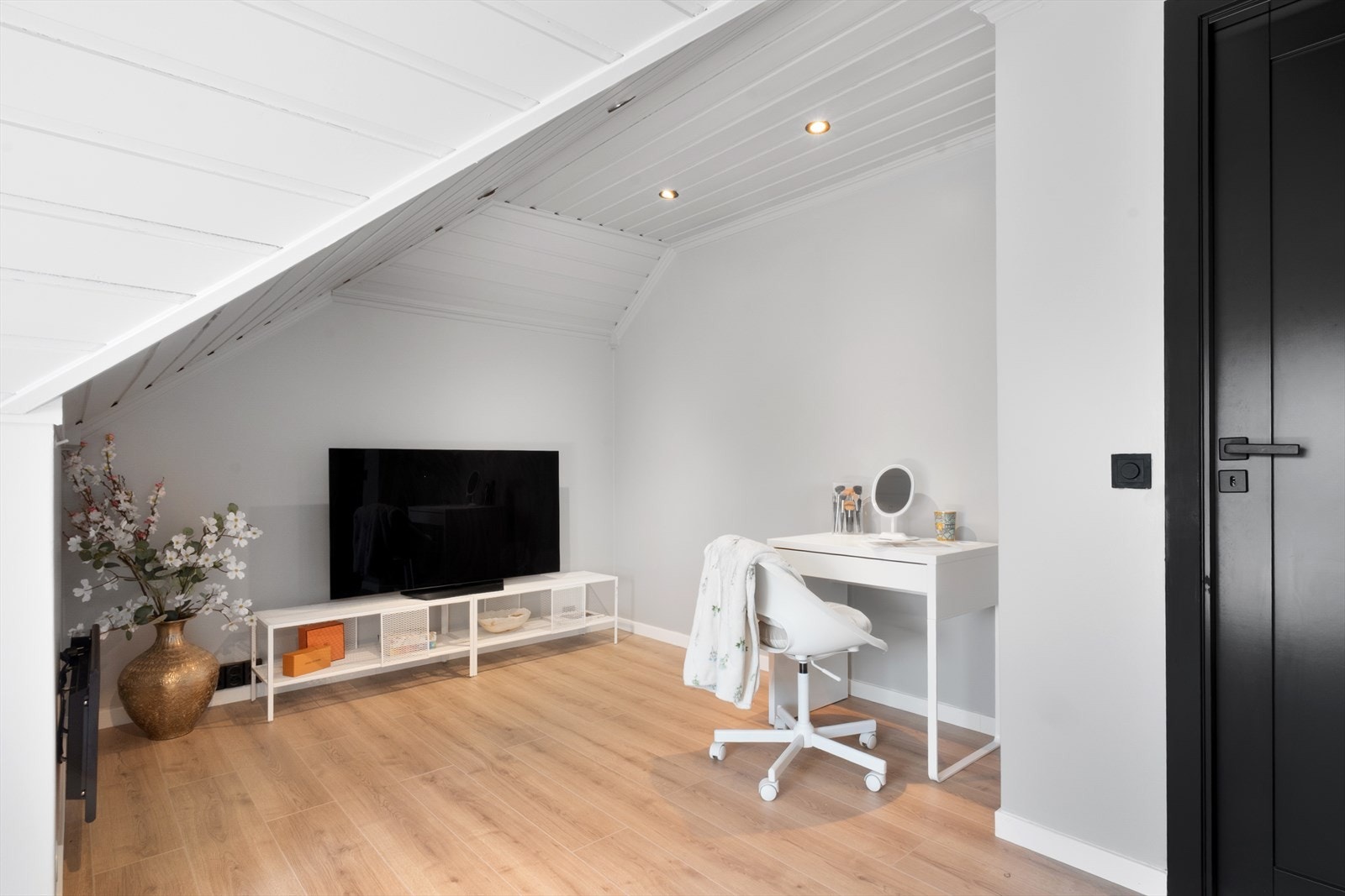 Dette er et lyst og anvendelig rom, ideelt som barnerom eller gjesterom. Galleribilde