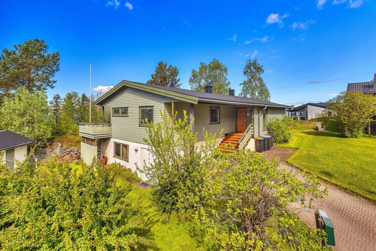 Eiendommen ligger i et etablert og rolig boligområde. Galleribilde