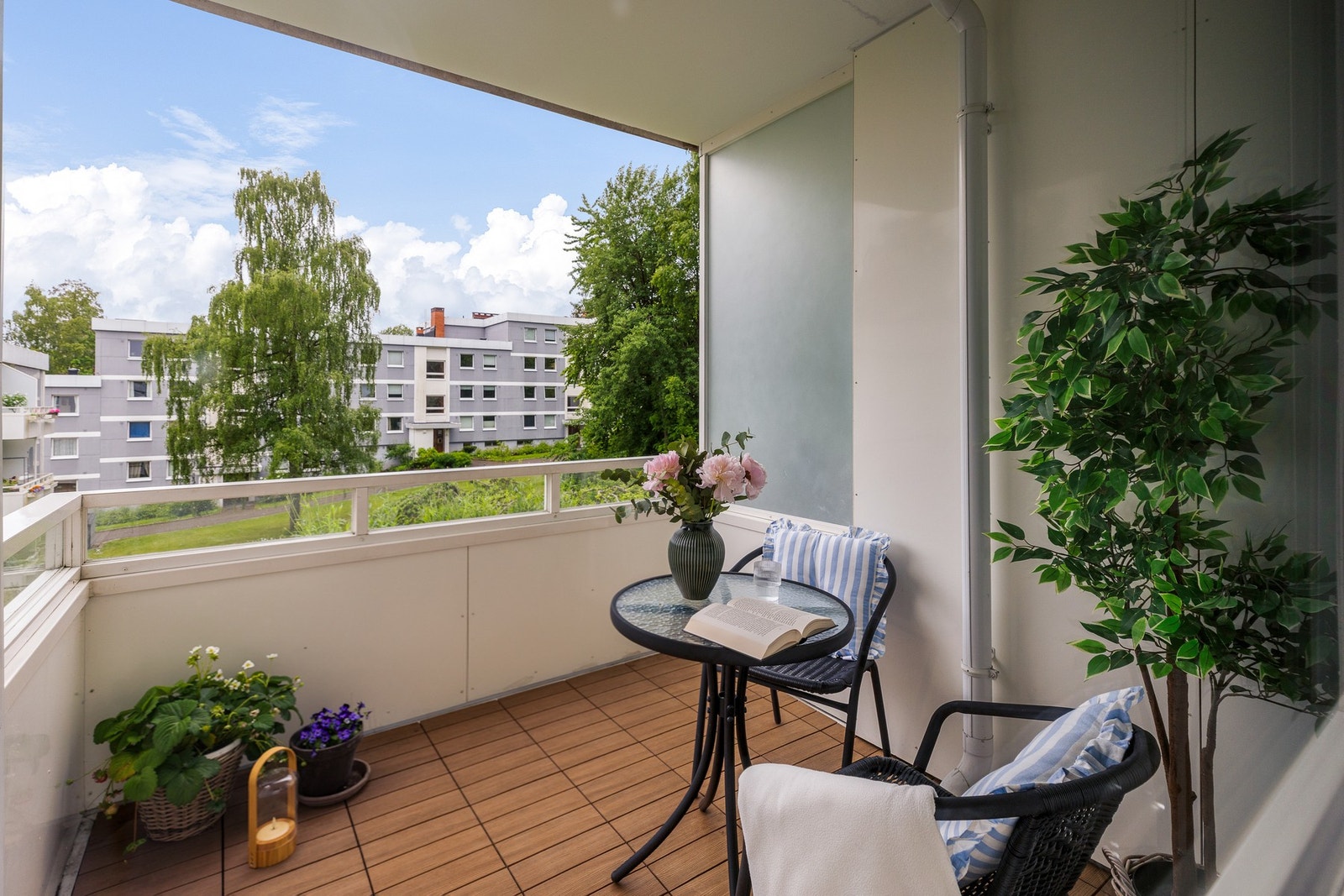 PrivatMegleren Renommé presenterer
Landingsveien 23!
Foto: Scott Kvitberg/ Fotostallen Galleribilde