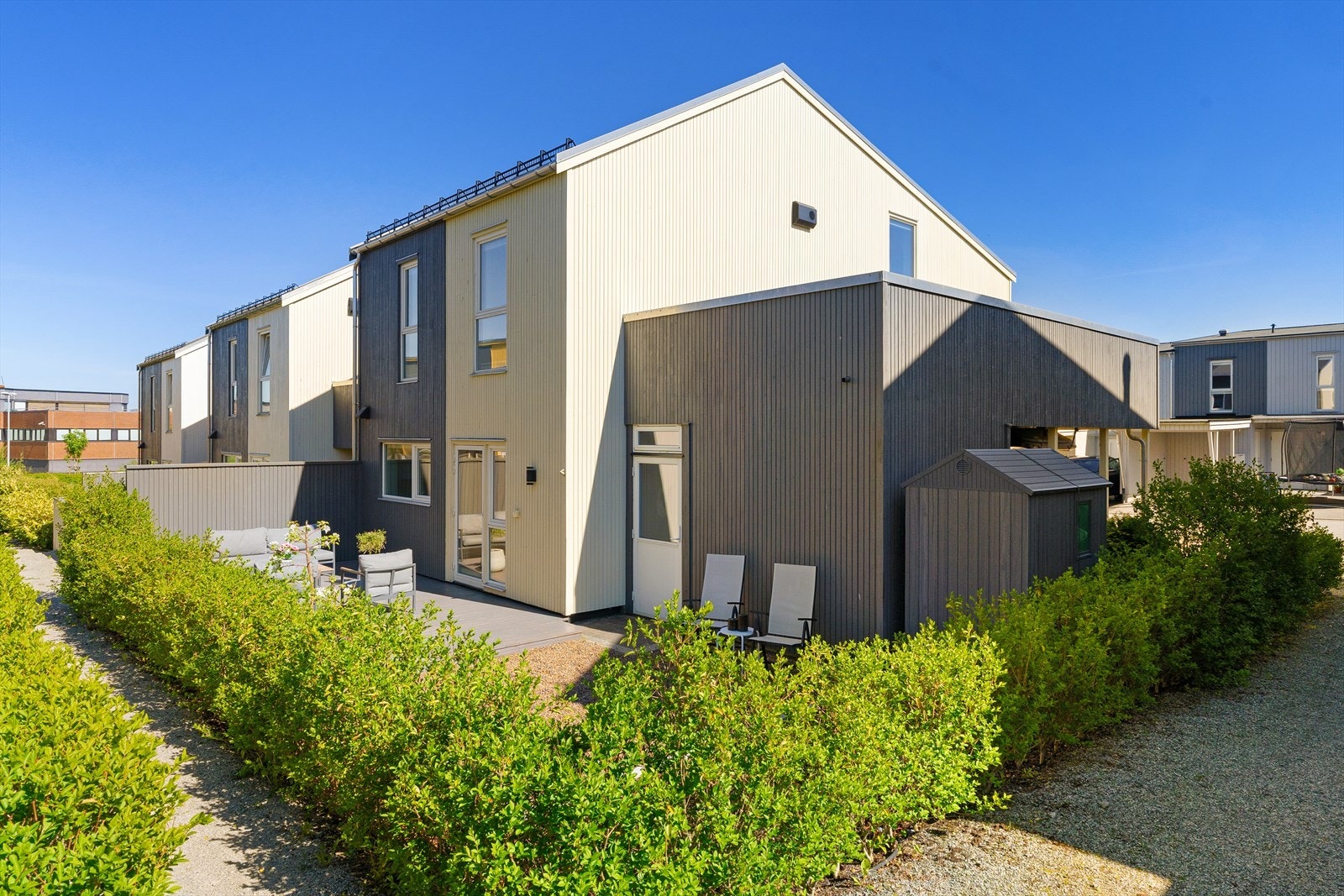 Terrasse og uteplass på baksiden av huset Galleribilde