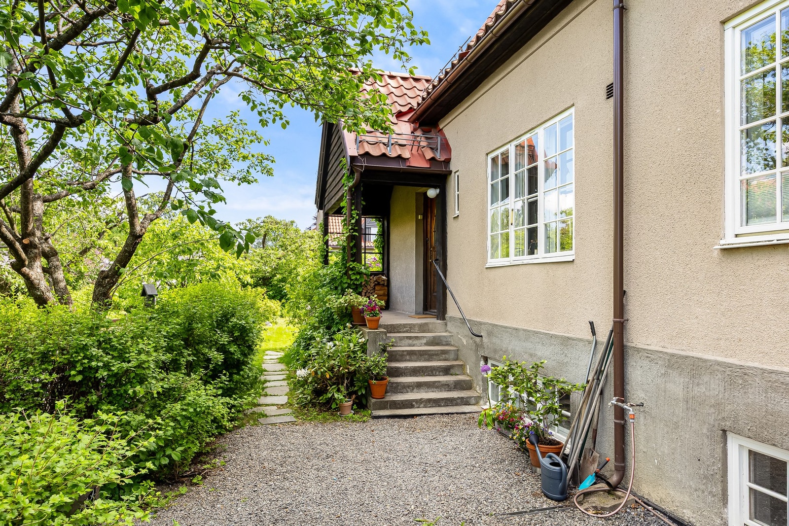 Opparbeidet inngangsparti. Galleribilde