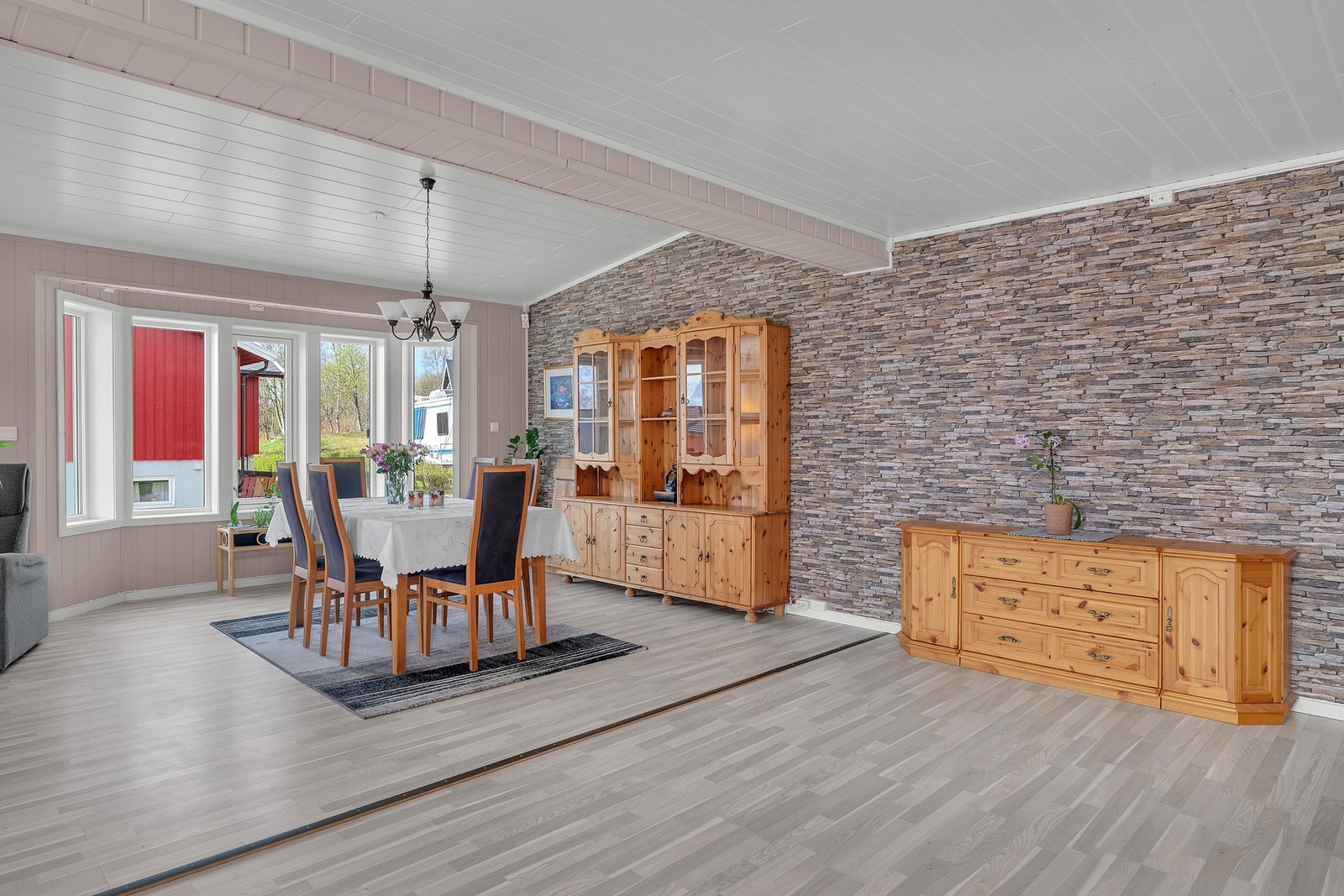 God plass for langbord i spisestuen Galleribilde