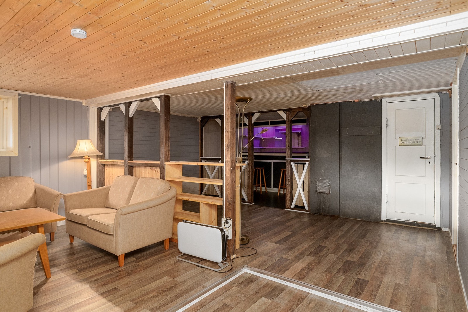 Kjellerstue med egen bar Galleribilde