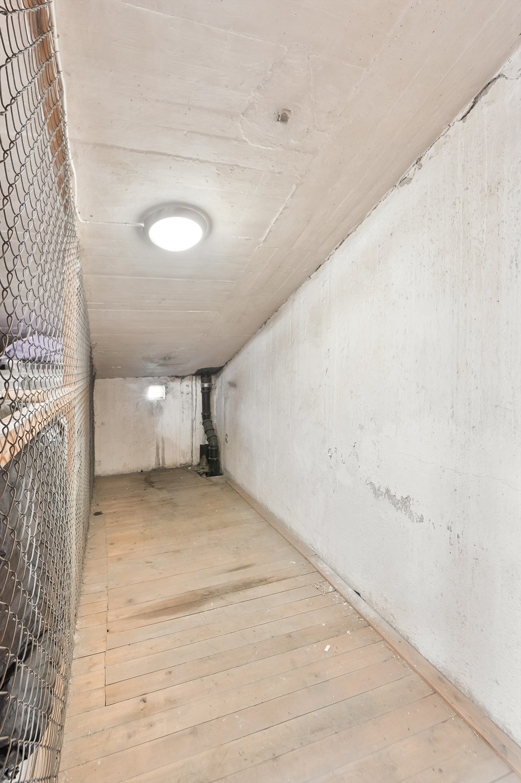 Leiligheten disponerer to boder for ekstra lagring, en i kjelleren og en på loftet. Galleribilde