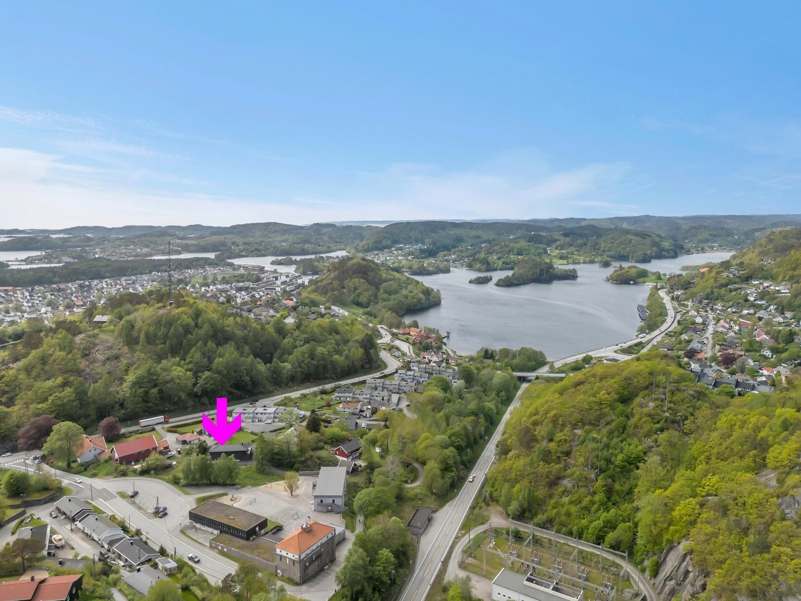 I gangavstand fra rekkehuset er det flotte bademuligheter og frisbeegolf i Budokka. Galleribilde