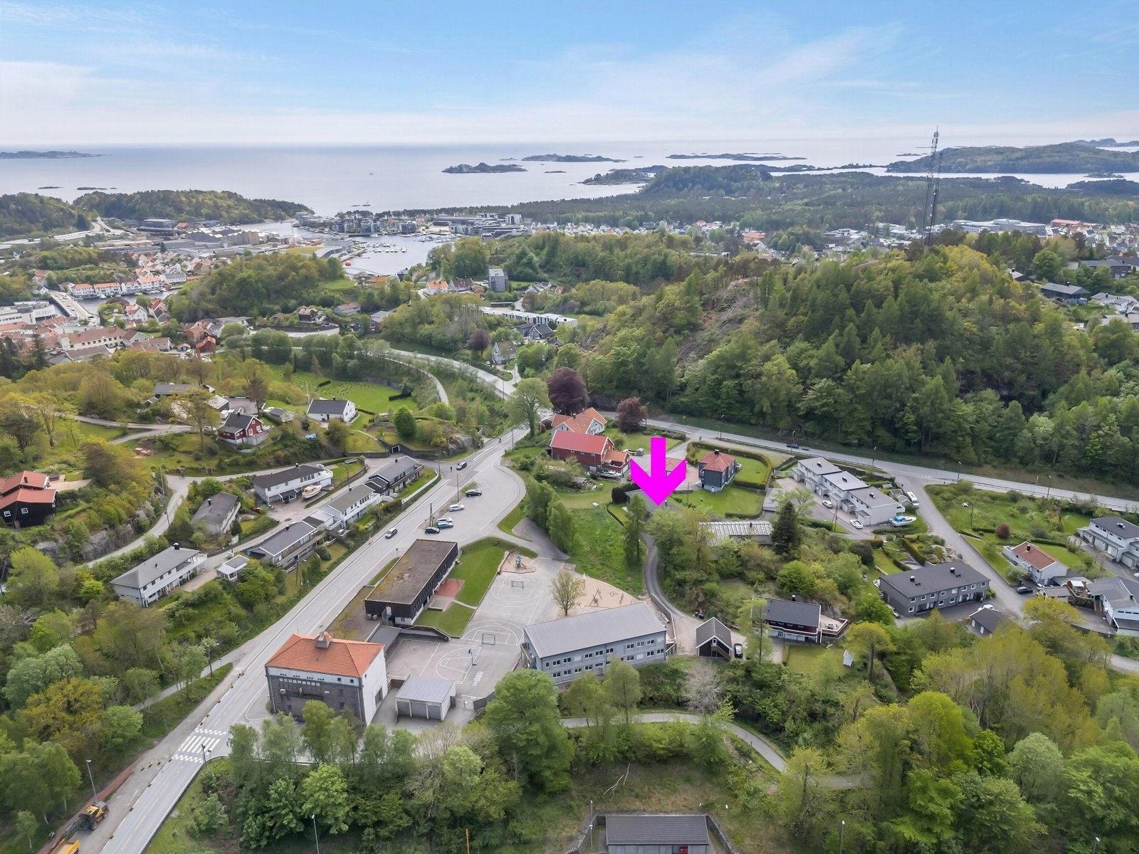 Kort vei til Mandal sentrums fasiliteter med bl.a. butikker, kafeer, restauranter og koselige gågater. Galleribilde