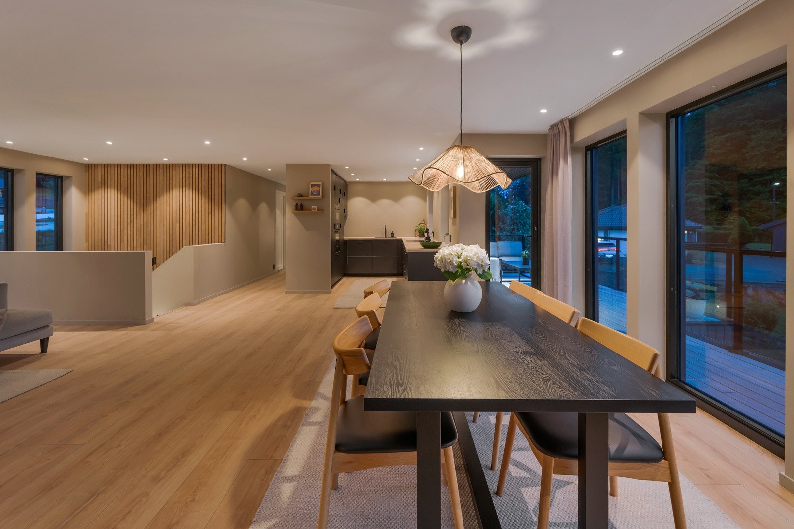 Kveldsstemning i stuen. Galleribilde