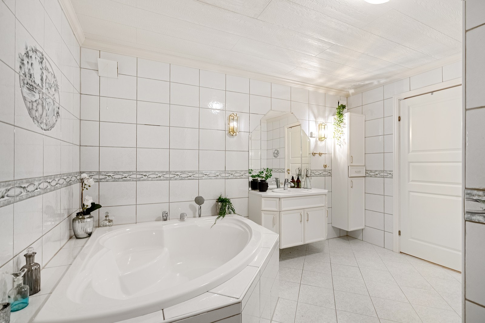 U. etg: Utsnitt bad Galleribilde