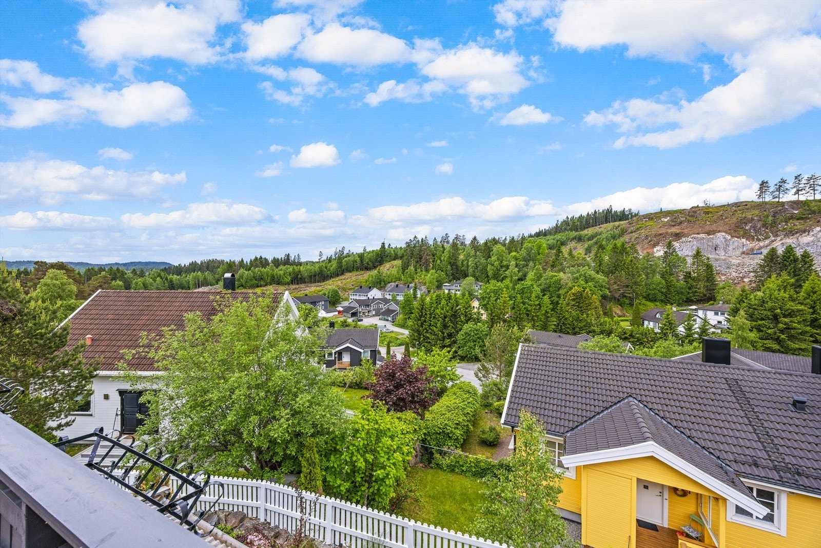 Utsikt over det etablerte og barnevennlige boligområdet. Galleribilde