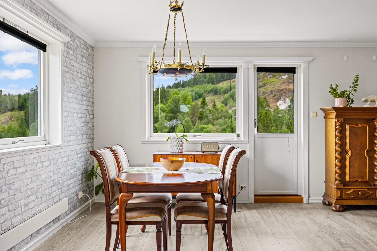 Utgang til balkongen fra spisestuedelen. Galleribilde