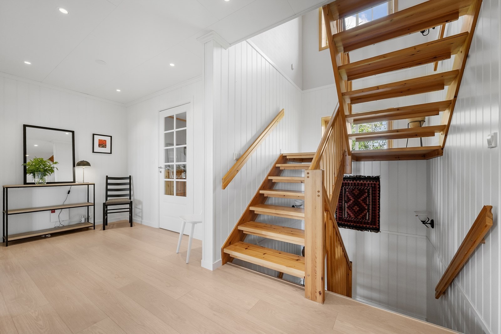 Hall/trapperom i 1. etg. Galleribilde