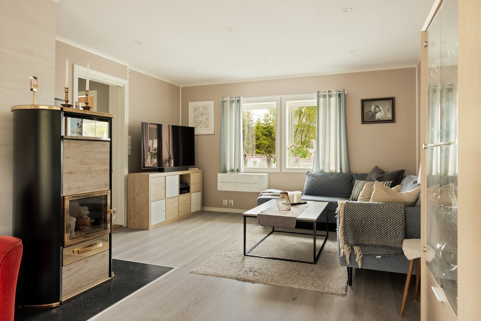 - 1. etasje har et innvendig bruksareal på 94 m² - Galleribilde