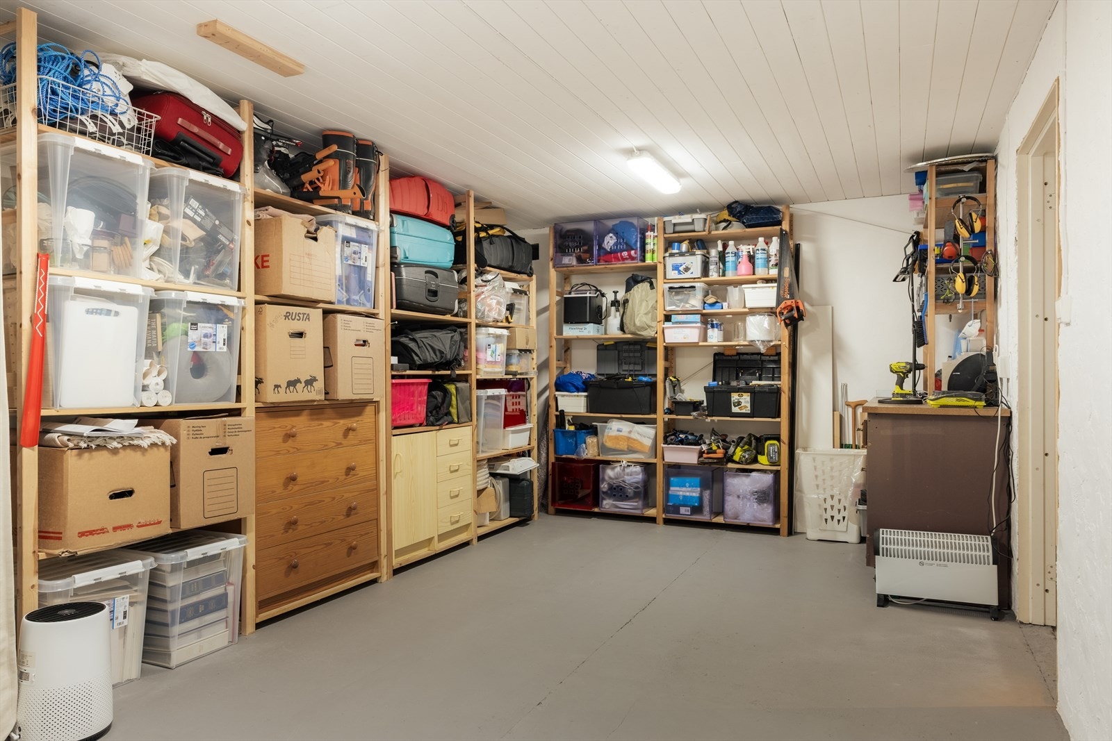 - I kjelleren finner man blant annet to boder på hhv. 12,85 m² og 19,92 m² - Galleribilde