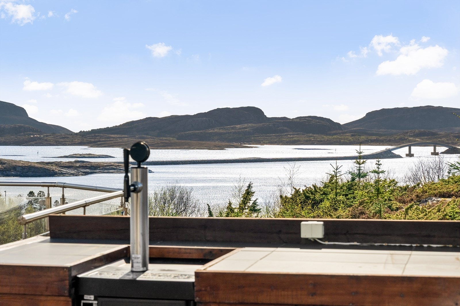 Aftenposten kåret Stokkøya til et av de 10 stedene i Norge du må oppleve. Dette er et ettertraktet område, for sitt gode og varierte tilbud av spennende og opplevelsesrike aktiviteter. Galleribilde