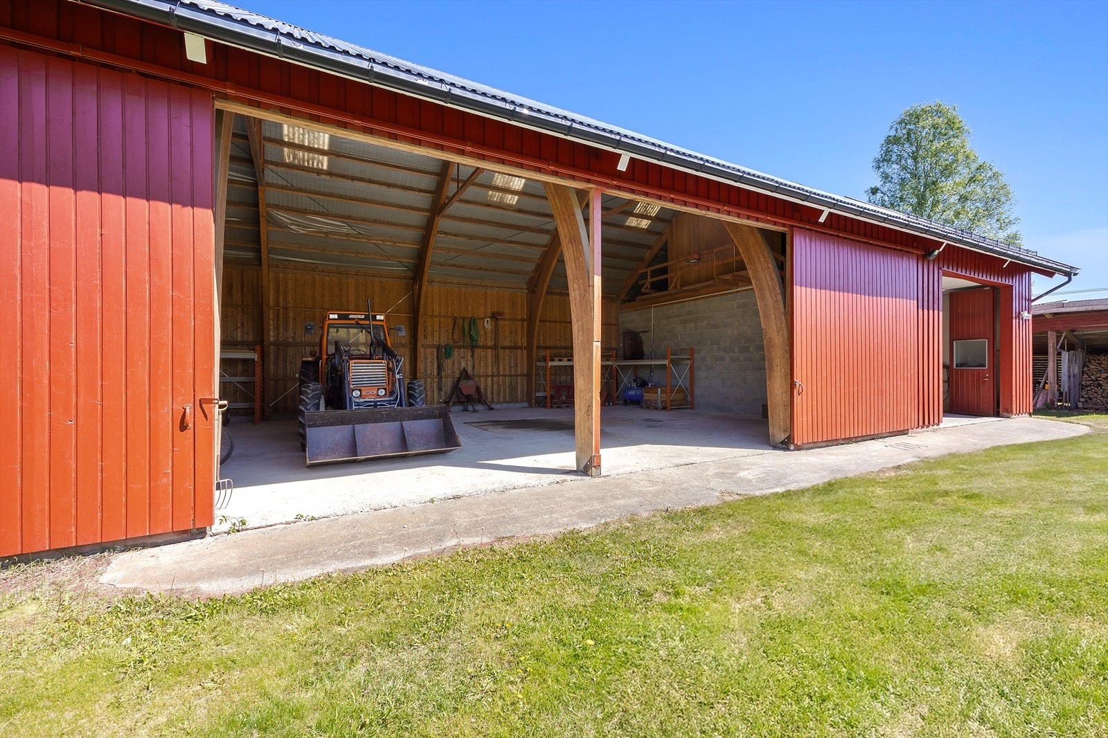 God driftsbygning på 247 m² med verksted Galleribilde
